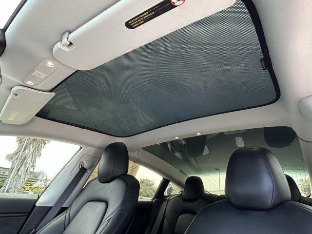 Photo of 2018 Silver Tesla Model 3