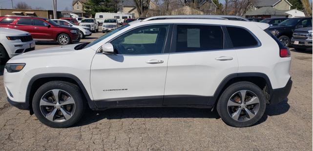 Photo of 2019 Bright White Clearcoat Jeep Cherokee