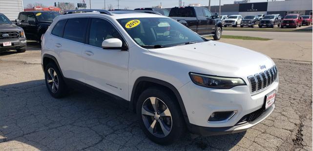 Photo of 2019 Bright White Clearcoat Jeep Cherokee