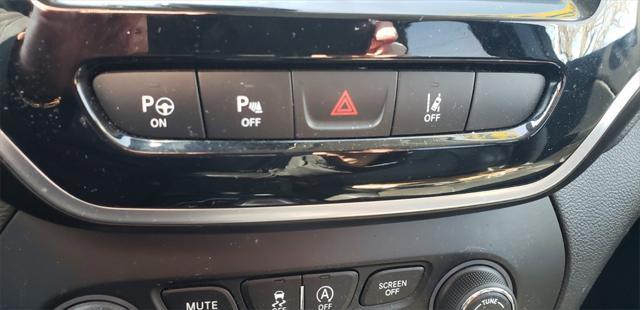 Photo of 2019 Bright White Clearcoat Jeep Cherokee