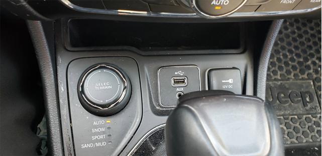 Photo of 2019 Bright White Clearcoat Jeep Cherokee