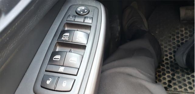 Photo of 2019 Bright White Clearcoat Jeep Cherokee