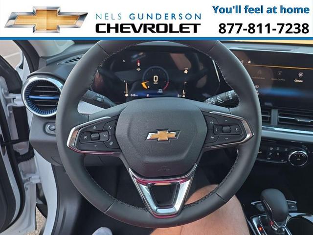 Photo of 2025 Summit White Chevrolet Trax