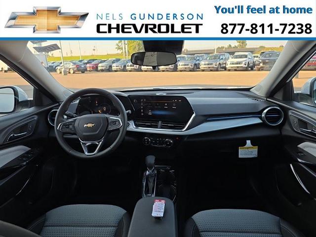 Photo of 2025 Summit White Chevrolet Trax