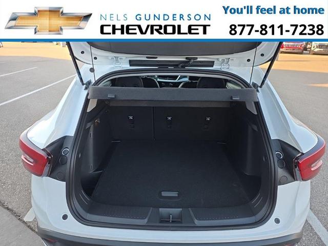 Photo of 2025 Summit White Chevrolet Trax