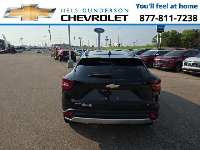 Photo of 2025 Mosaic Black Metallic Chevrolet Trax