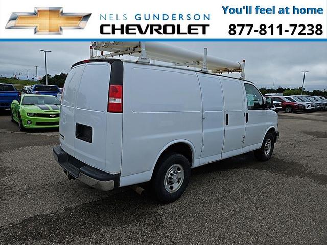 Photo of 2016 Summit White Chevrolet Express 3500