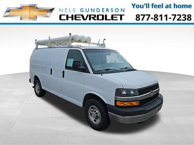 Photo of 2016 Summit White Chevrolet Express 3500