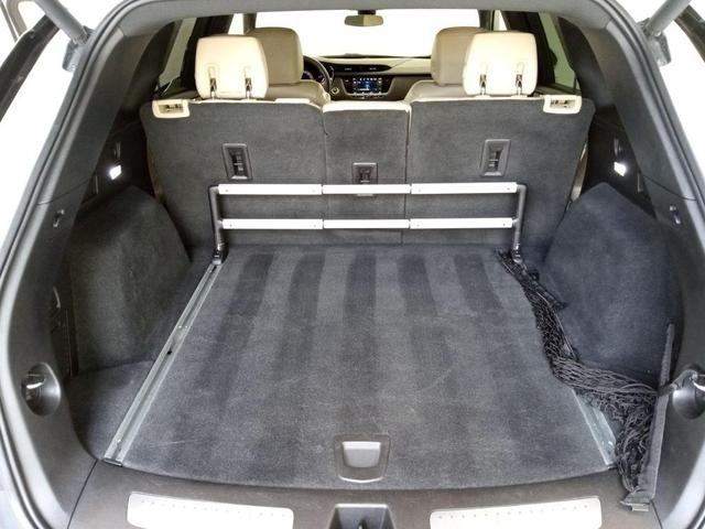 Photo of 2017 Crystal White Tricoat Cadillac XT5