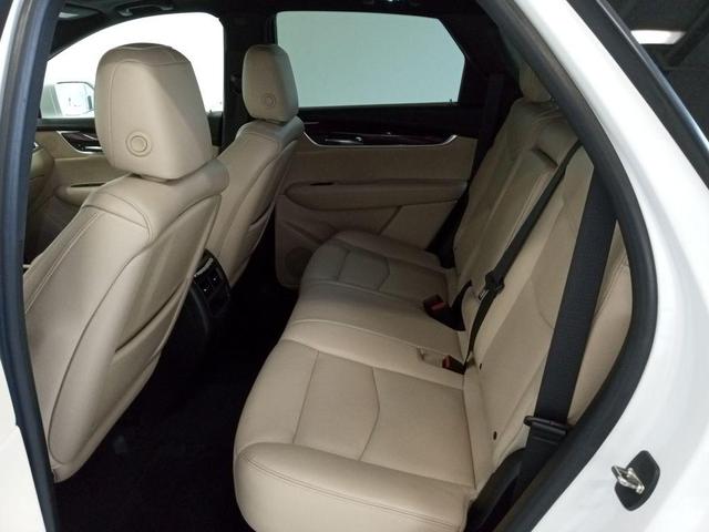 Photo of 2017 Crystal White Tricoat Cadillac XT5