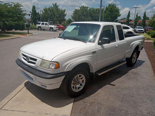 Photo of 2004 White Mazda B4000