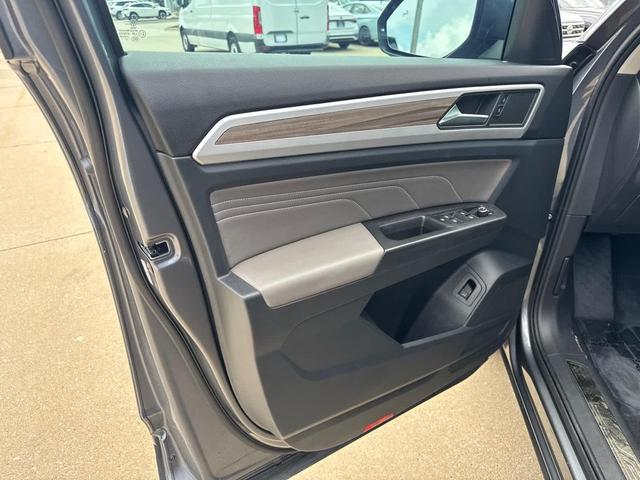 Photo of 2022 Platinum Gray Metallic Volkswagen Atlas