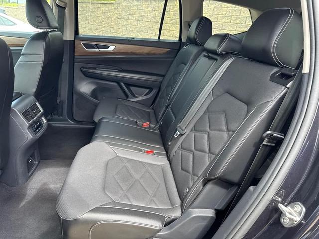 Photo of 2024 Deep Black Pearl Volkswagen Atlas