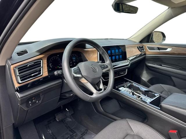 Photo of 2024 Deep Black Pearl Volkswagen Atlas