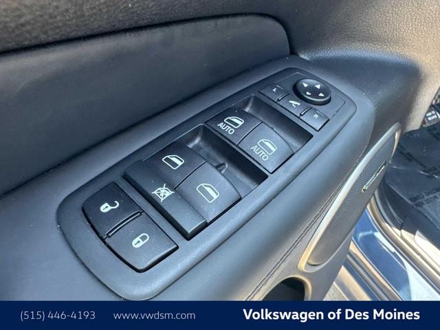 Photo of 2020 Slate Blue Pearlcoat Jeep Grand Cherokee
