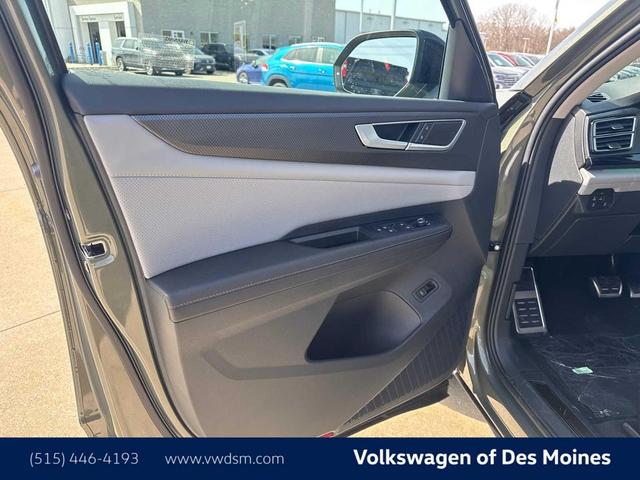 Photo of 2025 Avocado Green Pearl Volkswagen Atlas