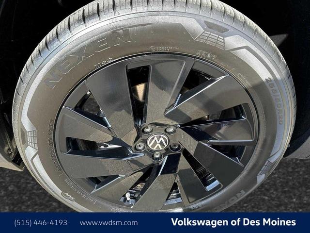 Photo of 2025 Platinum Gray Metallic Volkswagen Atlas