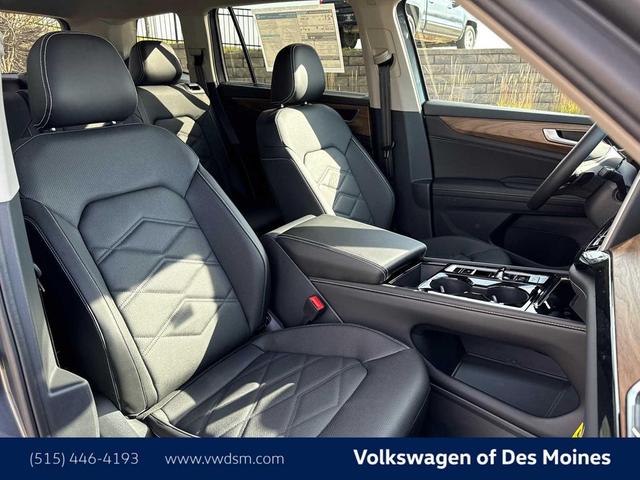Photo of 2025 Platinum Gray Metallic Volkswagen Atlas