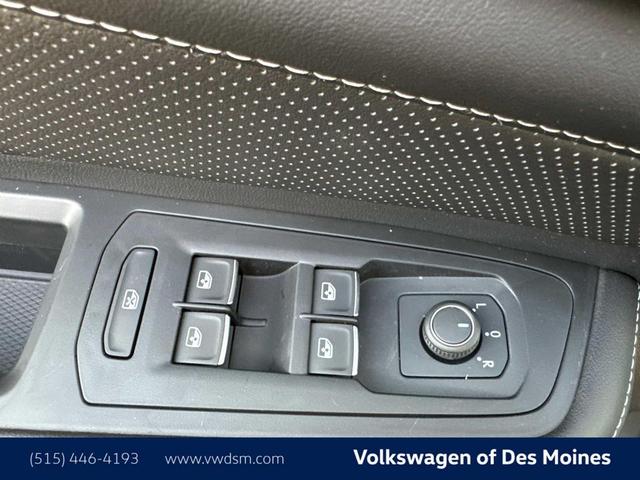 Photo of 2025 Platinum Gray Metallic Volkswagen Atlas