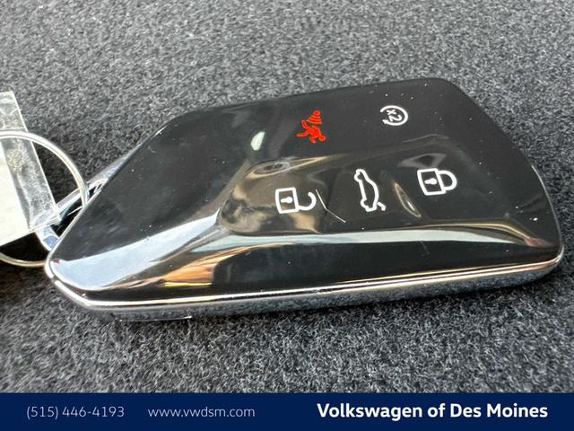 Photo of 2025 Platinum Gray Metallic Volkswagen Atlas