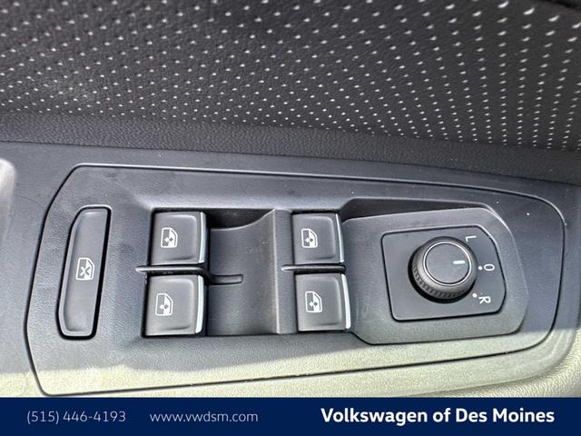 Photo of 2025 Deep Black Pearl Volkswagen Atlas