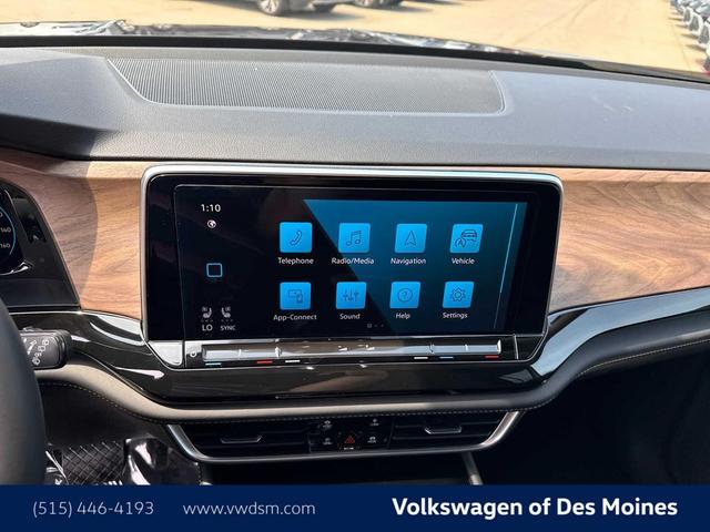 Photo of 2025 Deep Black Pearl Volkswagen Atlas