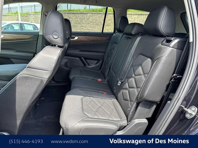 Photo of 2025 Deep Black Pearl Volkswagen Atlas