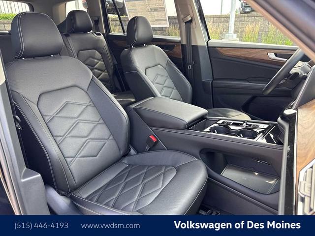 Photo of 2025 Deep Black Pearl Volkswagen Atlas