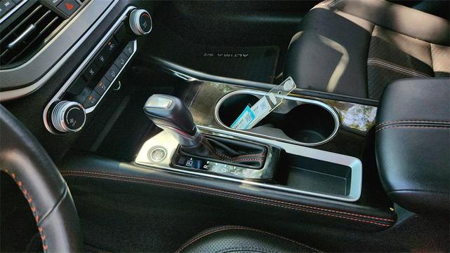 Photo of 2023 Brilliant Silver Metallic Nissan Altima