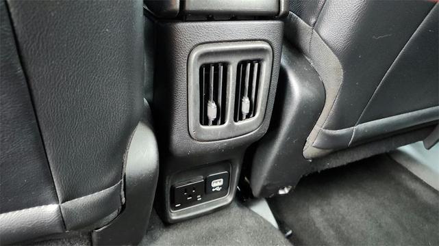 Photo of 2017 White Clearcoat Jeep New Compass