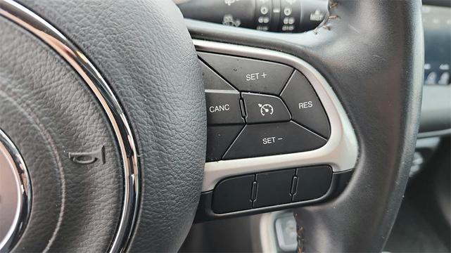 Photo of 2017 White Clearcoat Jeep New Compass