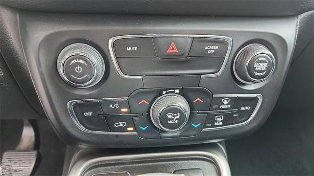 Photo of 2017 White Clearcoat Jeep New Compass