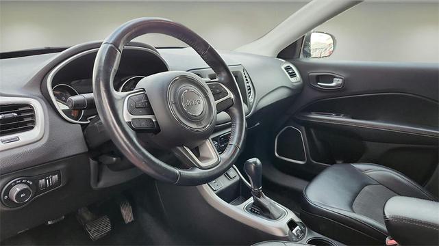 Photo of 2017 White Clearcoat Jeep New Compass