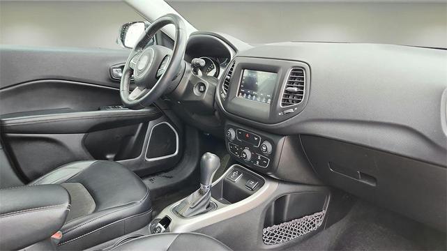 Photo of 2017 White Clearcoat Jeep New Compass