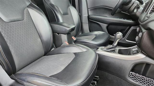 Photo of 2017 White Clearcoat Jeep New Compass