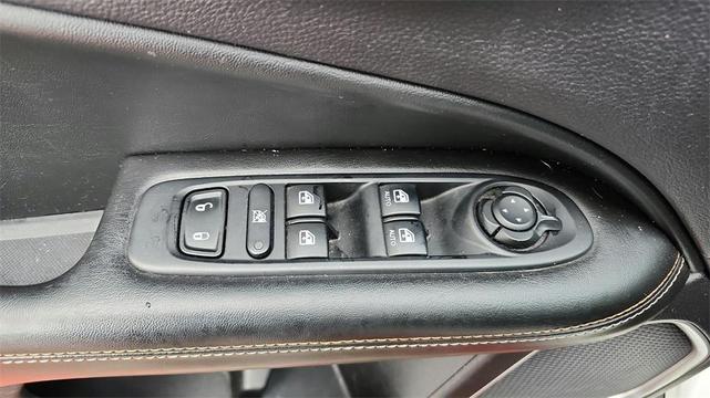 Photo of 2017 White Clearcoat Jeep New Compass