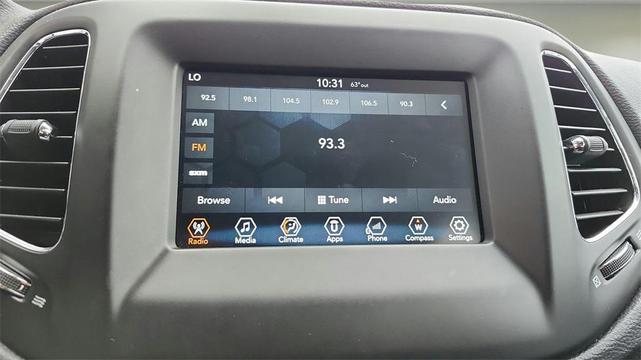 Photo of 2017 White Clearcoat Jeep New Compass