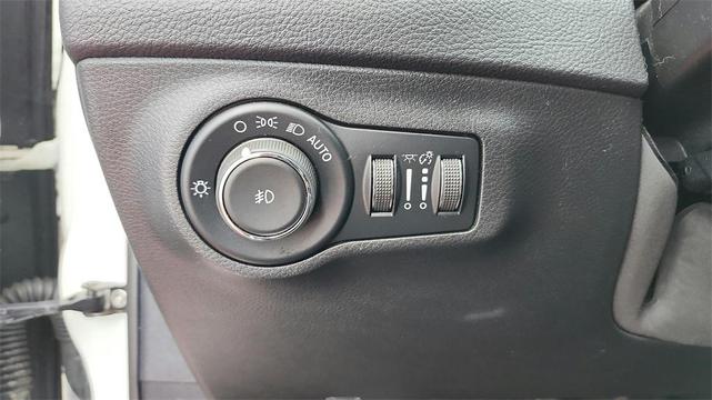 Photo of 2017 White Clearcoat Jeep New Compass