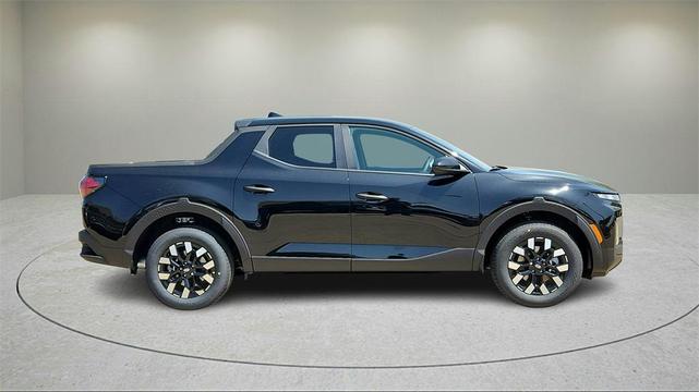 Photo of 2025 Phantom Black Hyundai SANTA CRUZ