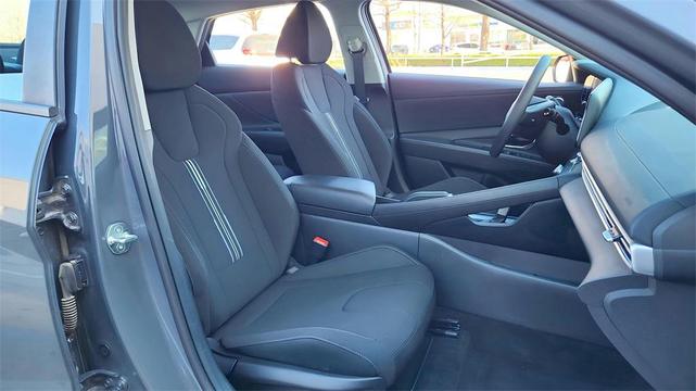 Photo of 2024 Amazon Gray Hyundai ELANTRA
