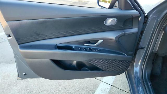 Photo of 2024 Amazon Gray Hyundai ELANTRA