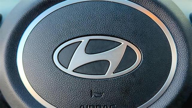 Photo of 2024 Amazon Gray Hyundai ELANTRA
