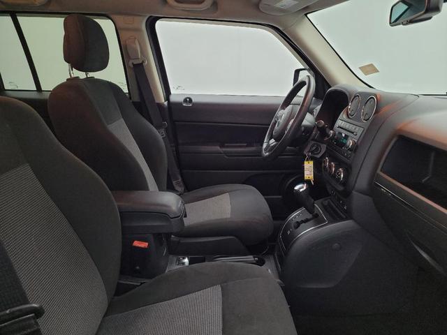 Photo of 2016 Gray Jeep Patriot