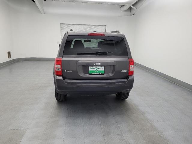 Photo of 2016 Gray Jeep Patriot