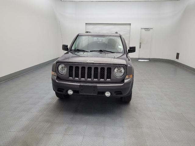 Photo of 2016 Gray Jeep Patriot