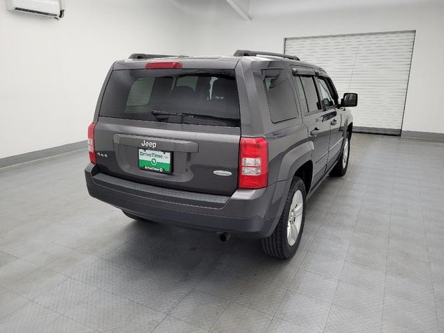 Photo of 2016 Gray Jeep Patriot