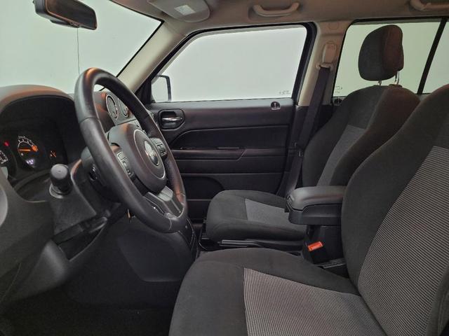 Photo of 2016 Gray Jeep Patriot