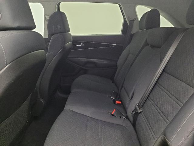 Photo of 2017 Ebony Black Kia Sorento