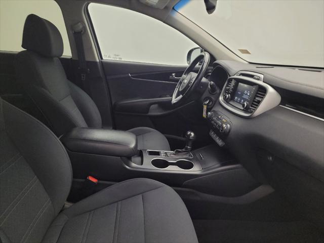 Photo of 2017 Ebony Black Kia Sorento