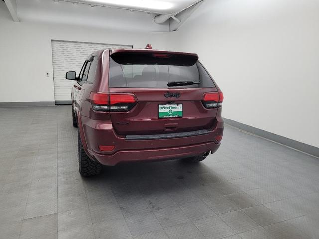 Photo of 2018 Velvet Red Pearlcoat Jeep Grand Cherokee